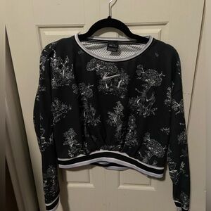 Nike Cropped Dri-Fit Crewneck Sweater in Black (Large)